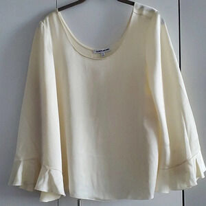 Elizabeth and James Size S cream blouse
